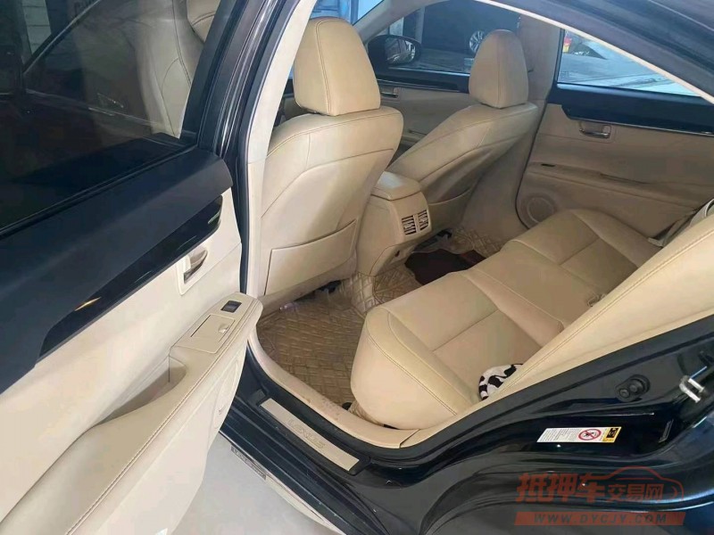 成都13年雷克萨斯ES8