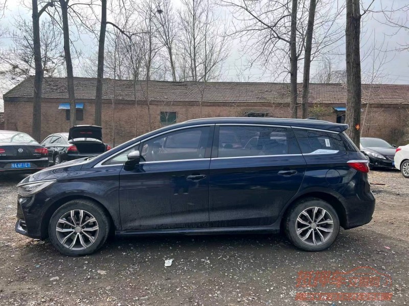 北京19年比亚迪宋MAX7