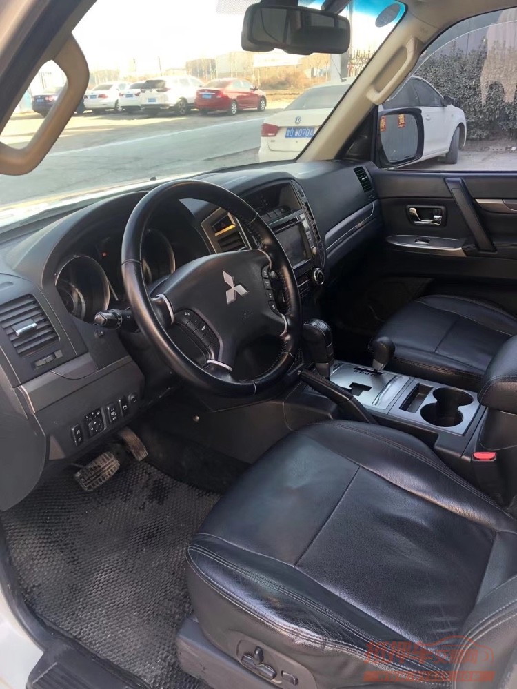 保定15年三菱帕杰罗3