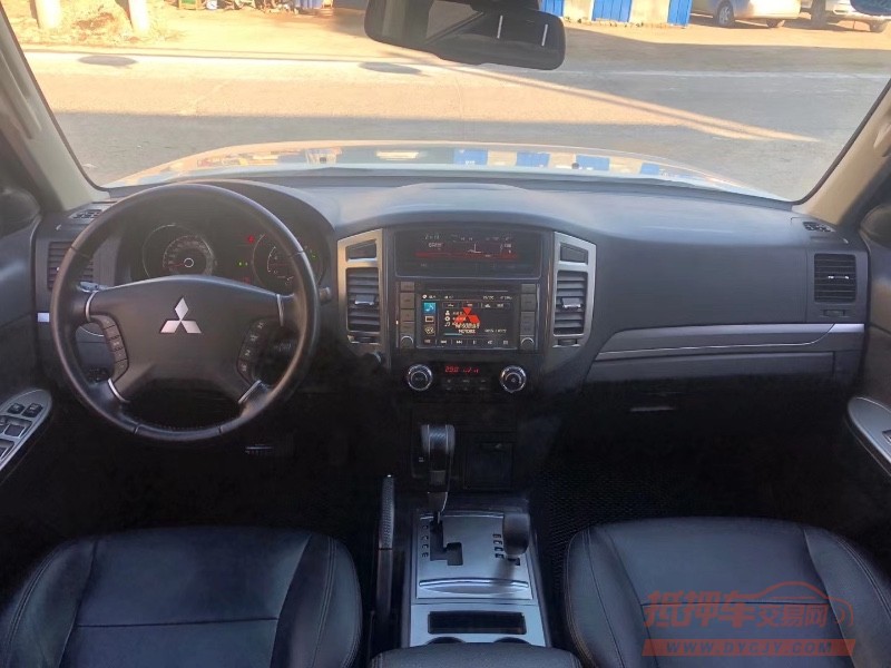 保定15年三菱帕杰罗2