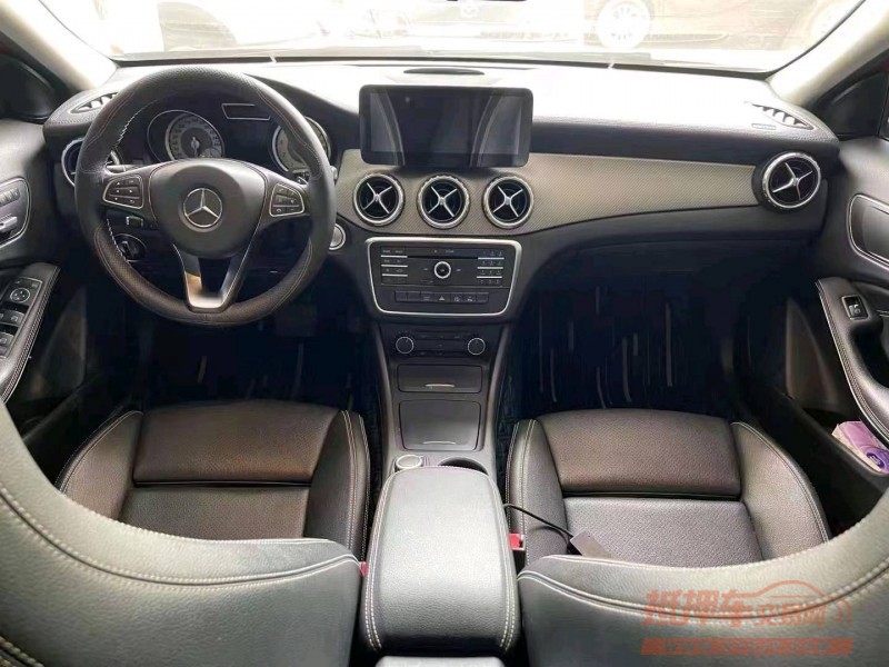 枣庄17年奔驰GLA2