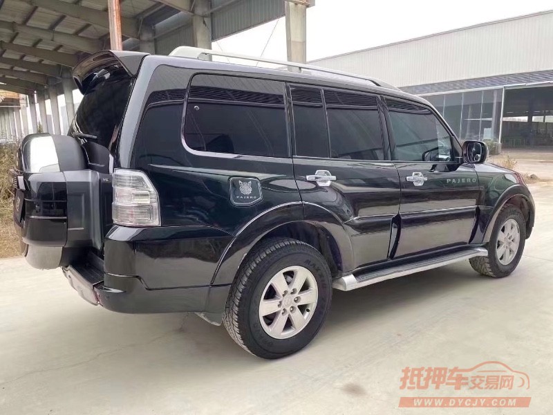 济宁12年三菱帕杰罗2