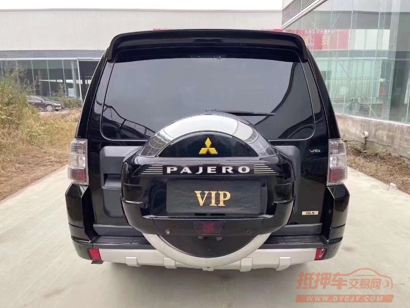 济宁12年三菱帕杰罗4