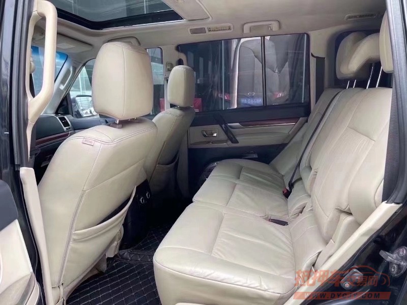 济宁12年三菱帕杰罗7