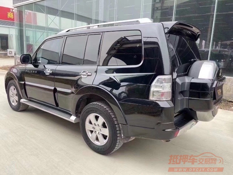济宁12年三菱帕杰罗8