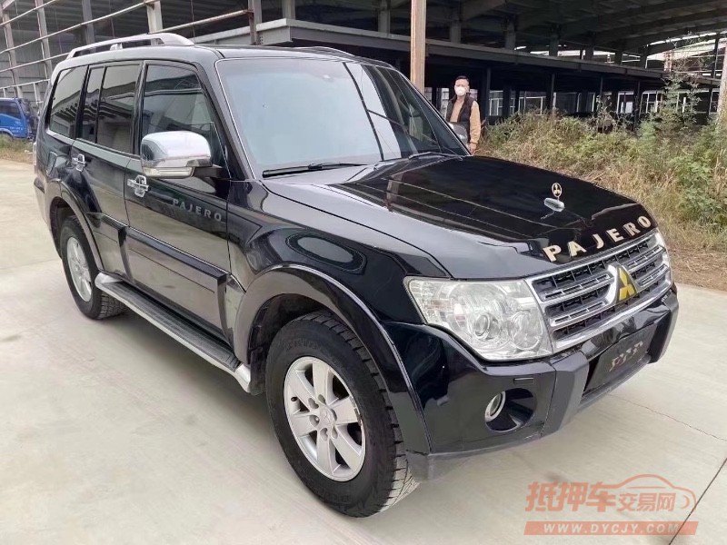 济宁12年三菱帕杰罗9