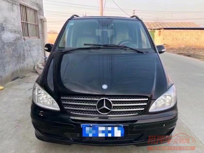 青岛11年奔驰唯雅诺1