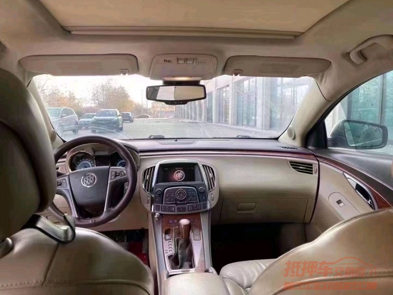 青岛10年别克君越5