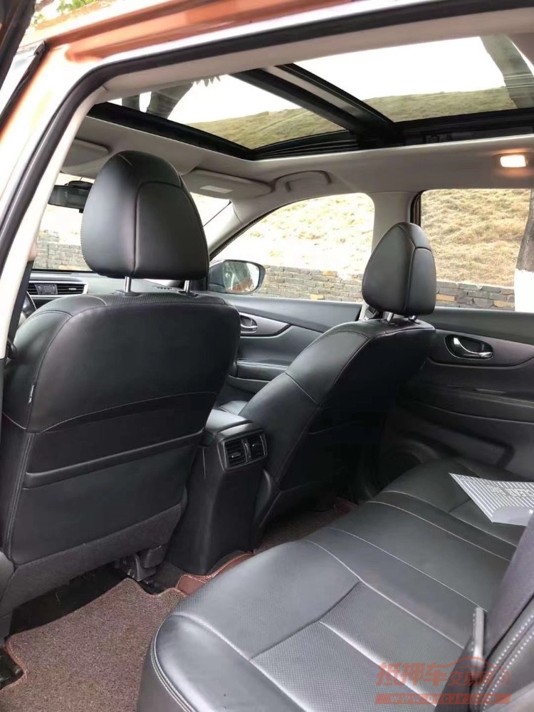 重庆16年日产奇骏4