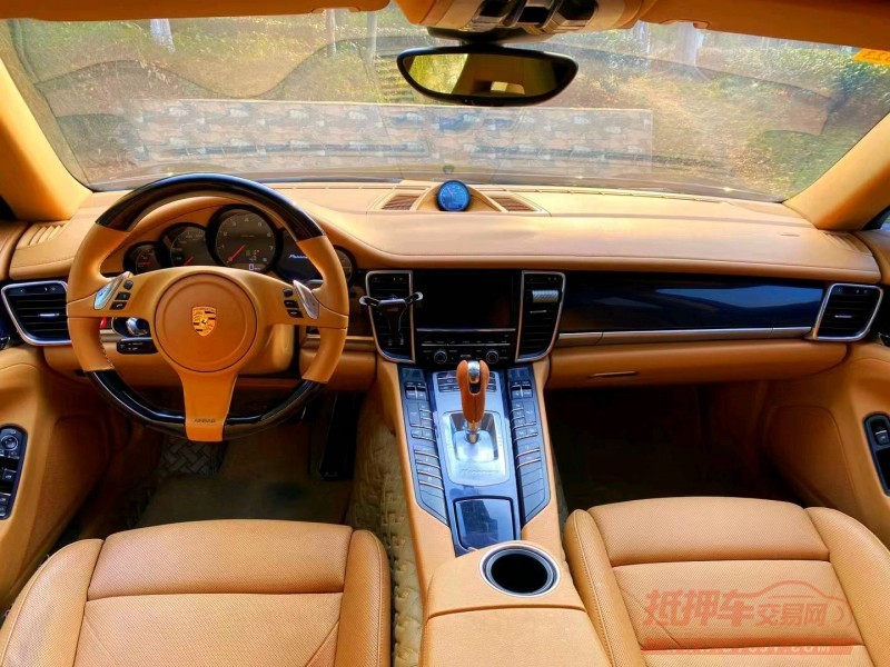 淮南14年保时捷帕拉梅拉3