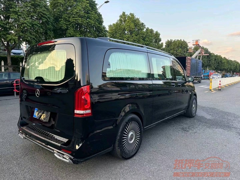 广州22年奔驰威霆7