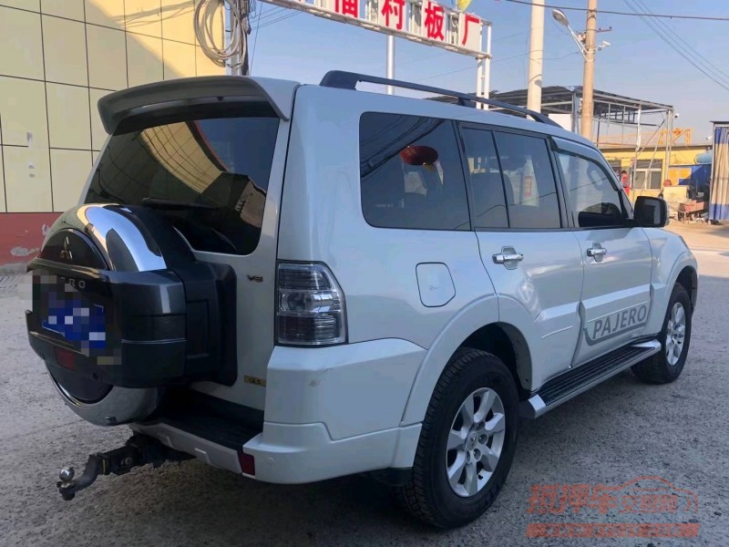 保定15年三菱帕杰罗4