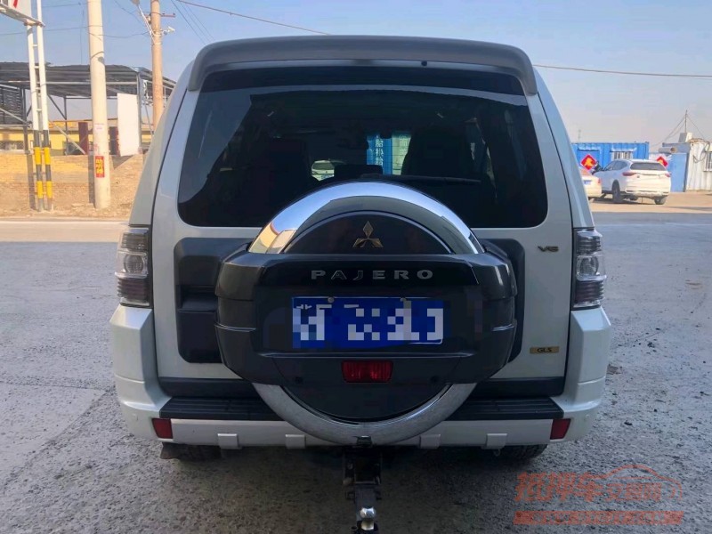 保定15年三菱帕杰罗7