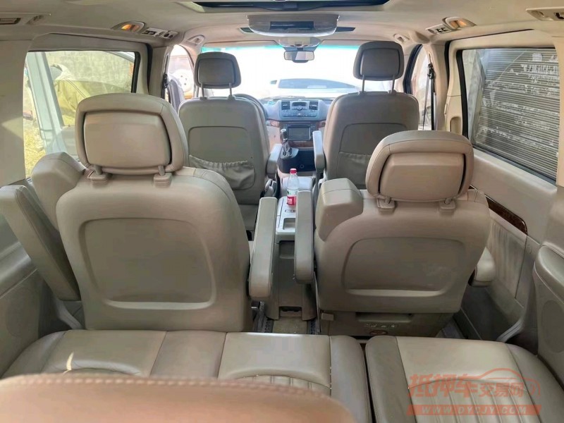 武汉11年奔驰唯雅诺4