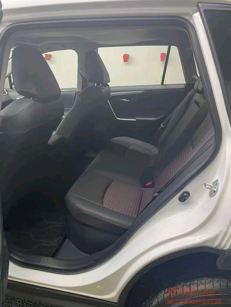 邯郸23年丰田锐志8