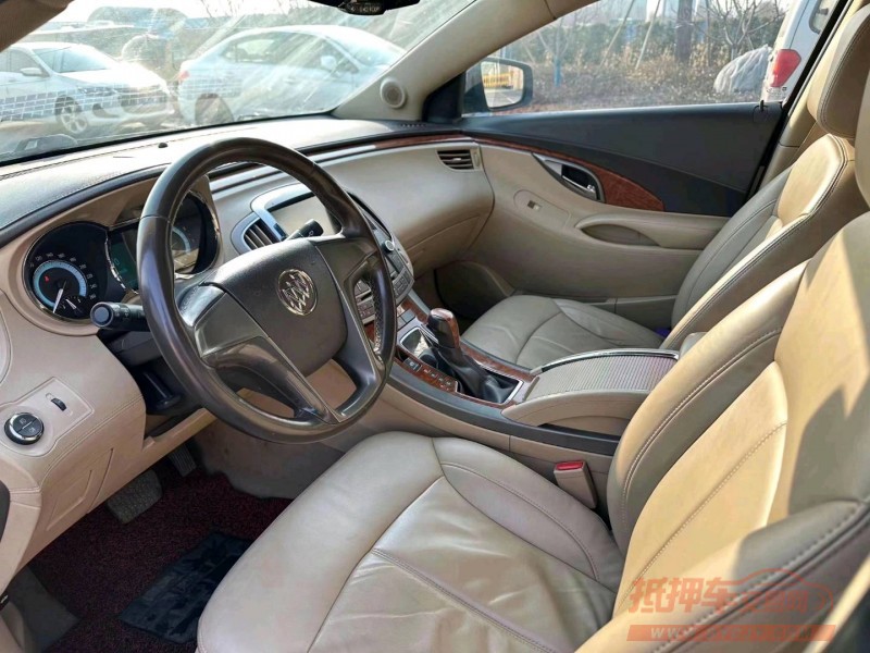 邢台11年别克君越4