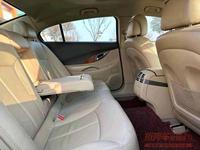 邢台11年别克君越8