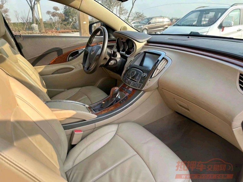 邢台11年别克君越9