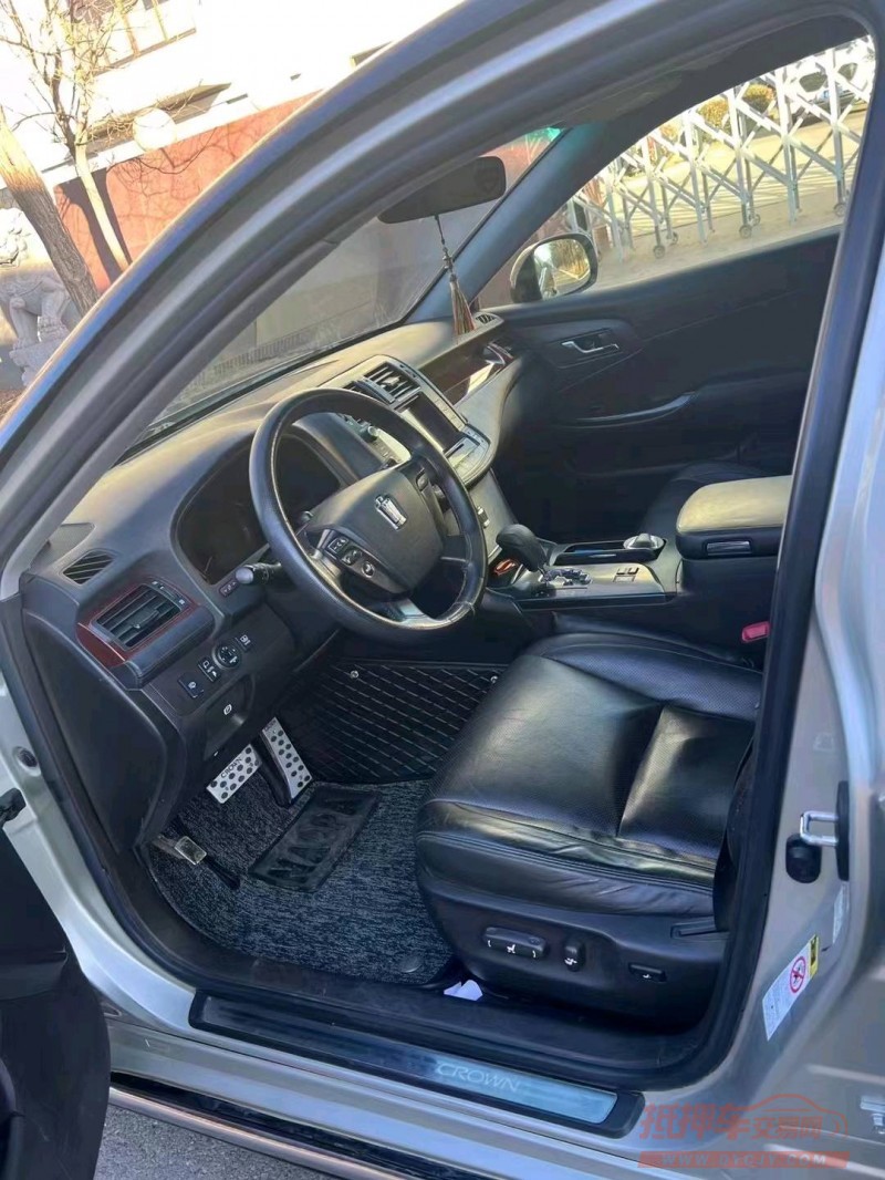 邯郸11年丰田皇冠8