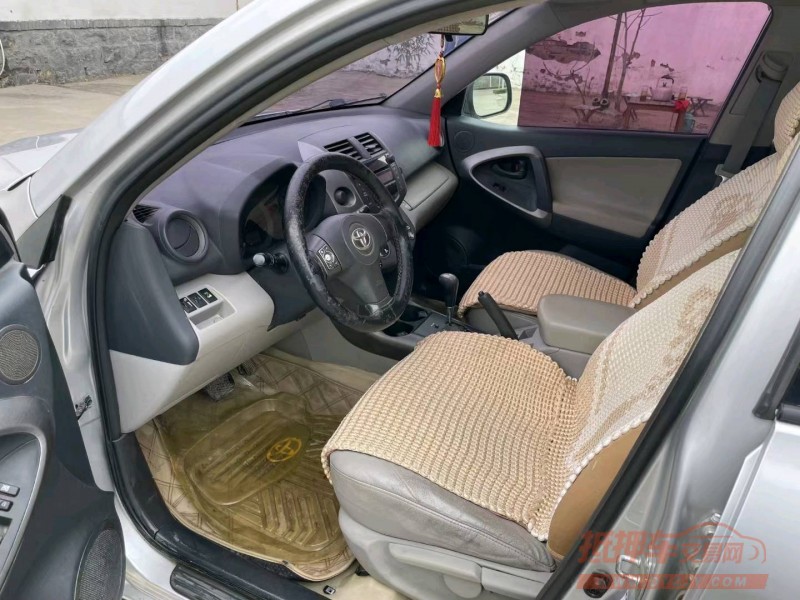 东营11年丰田RAV43