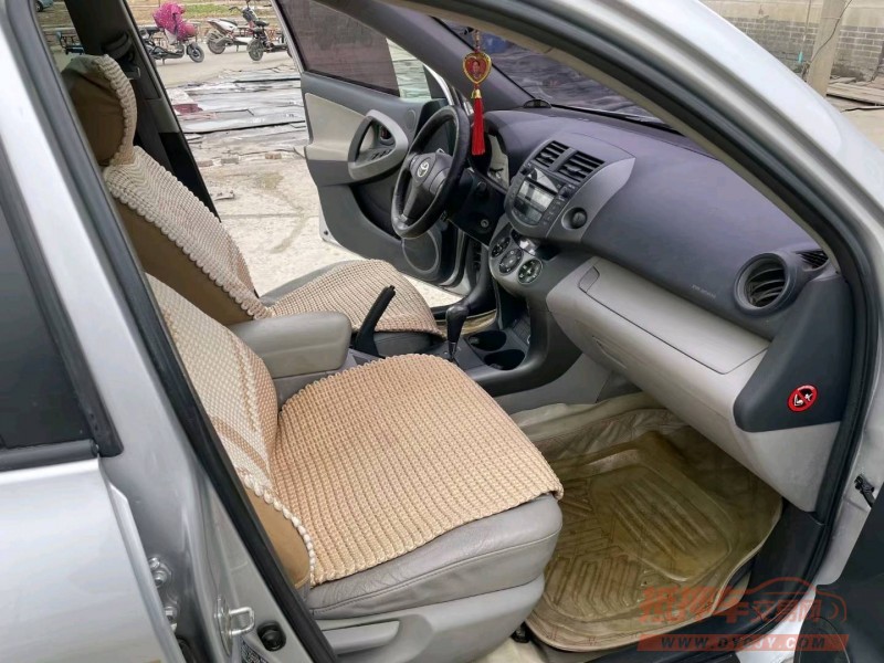 东营11年丰田RAV48