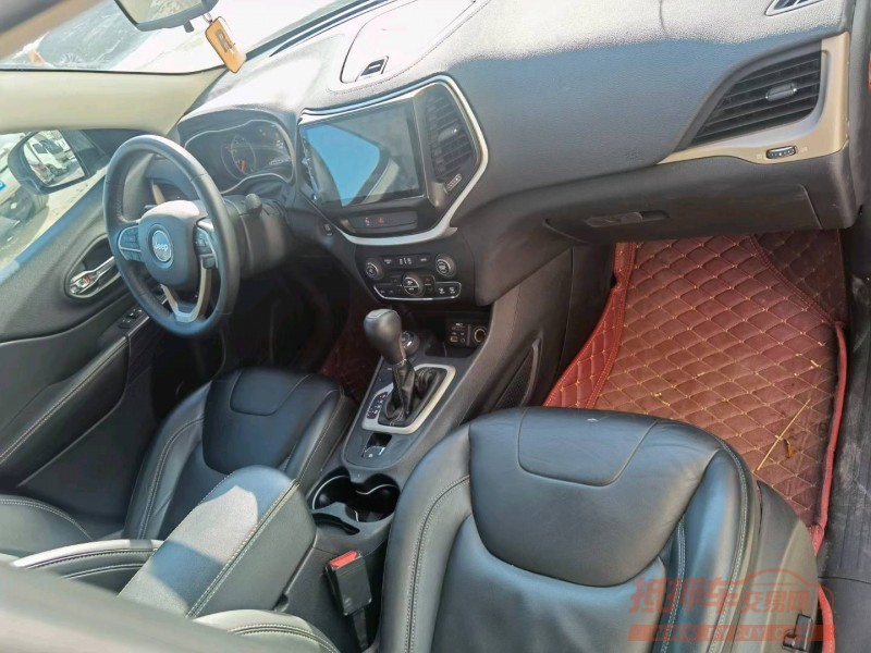 邯郸16年Jeep自由光7