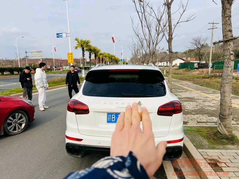 聊城15年保时捷卡宴1