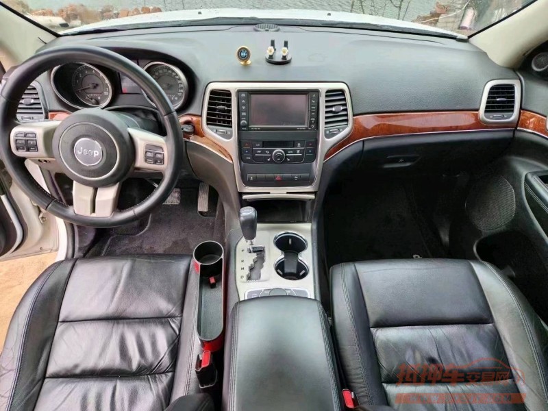 枣庄13年Jeep大切诺基1