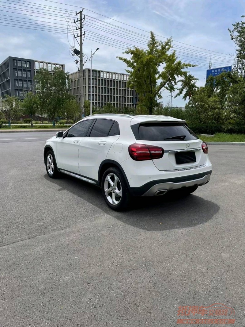 宿迁19年奔驰GLA3