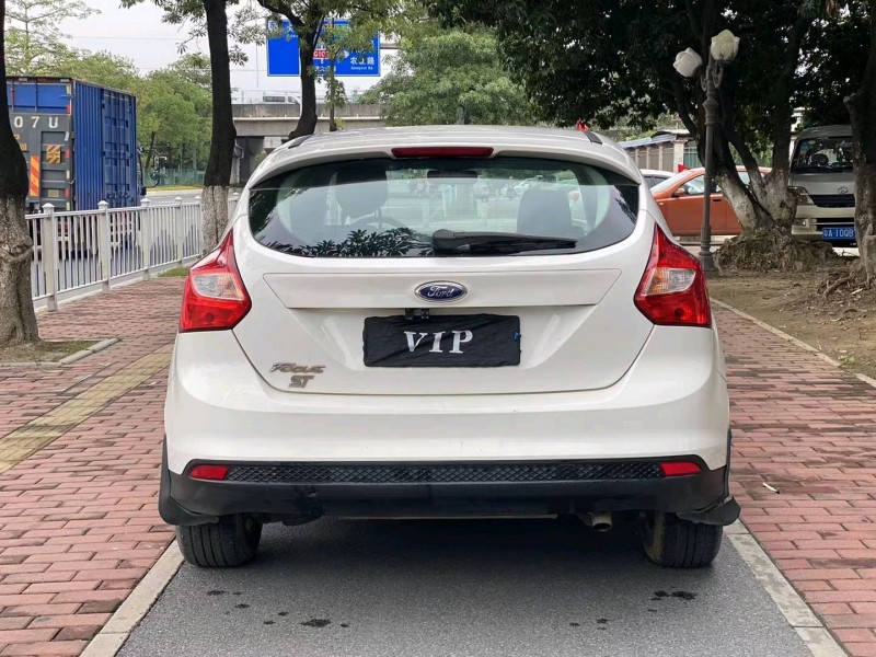 广州14年福特福克斯9