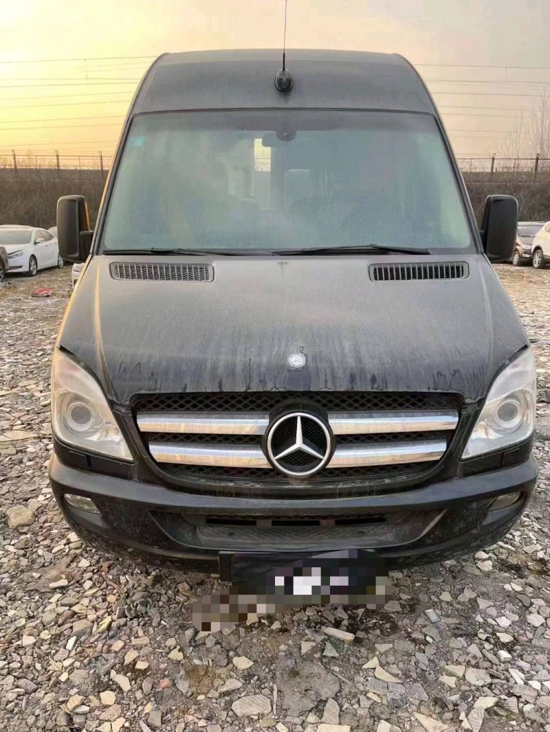 临沂12年奔驰斯宾特1