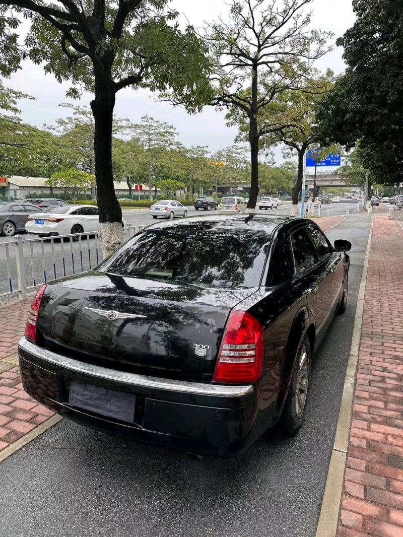 广州09年克莱斯勒300C8