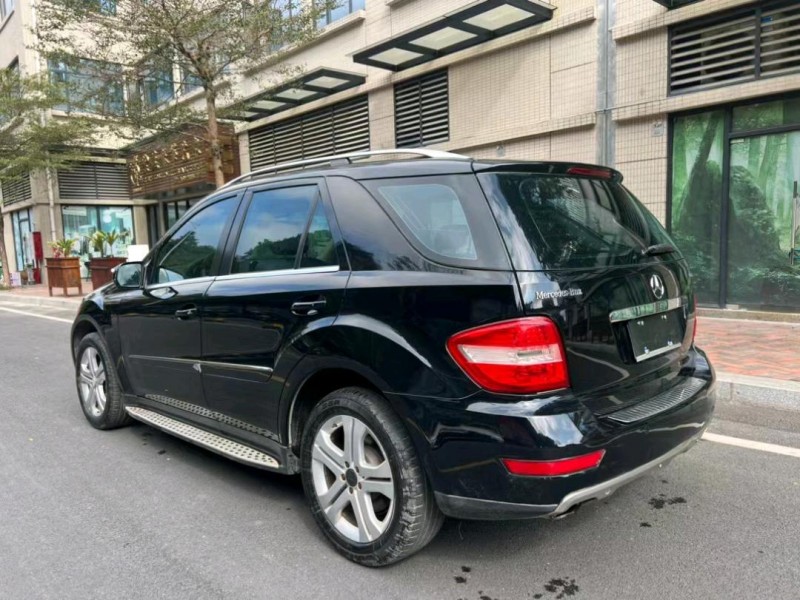 中山09年奔驰ML5