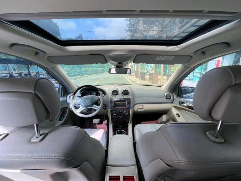 中山09年奔驰ML9