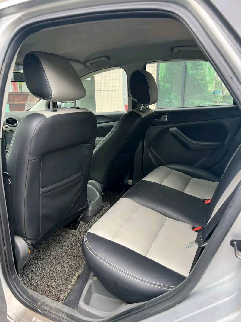 中山11年福特福克斯7