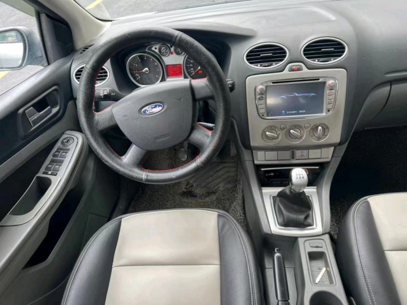 中山11年福特福克斯8