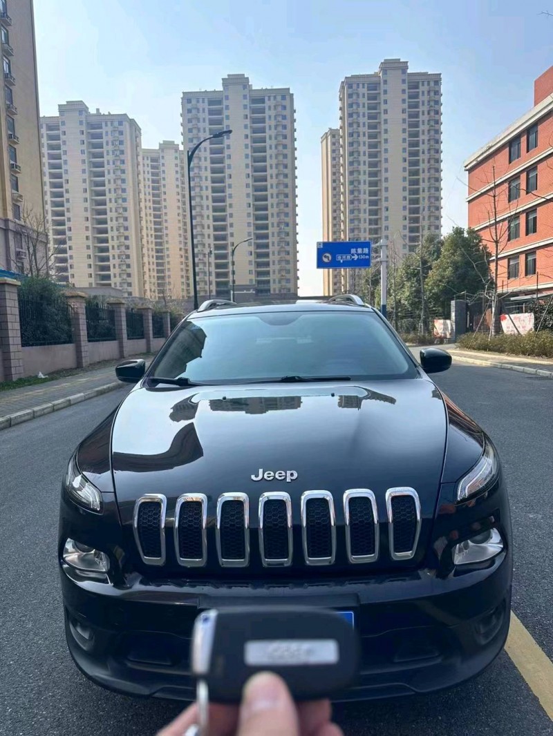 淮南16年Jeep自由光1