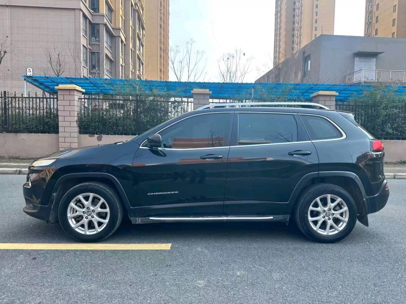 淮南16年Jeep自由光3