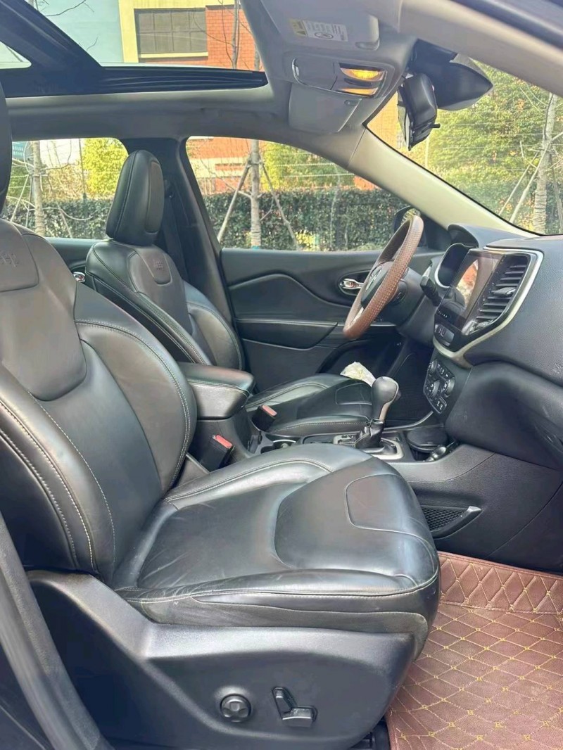 淮南16年Jeep自由光5