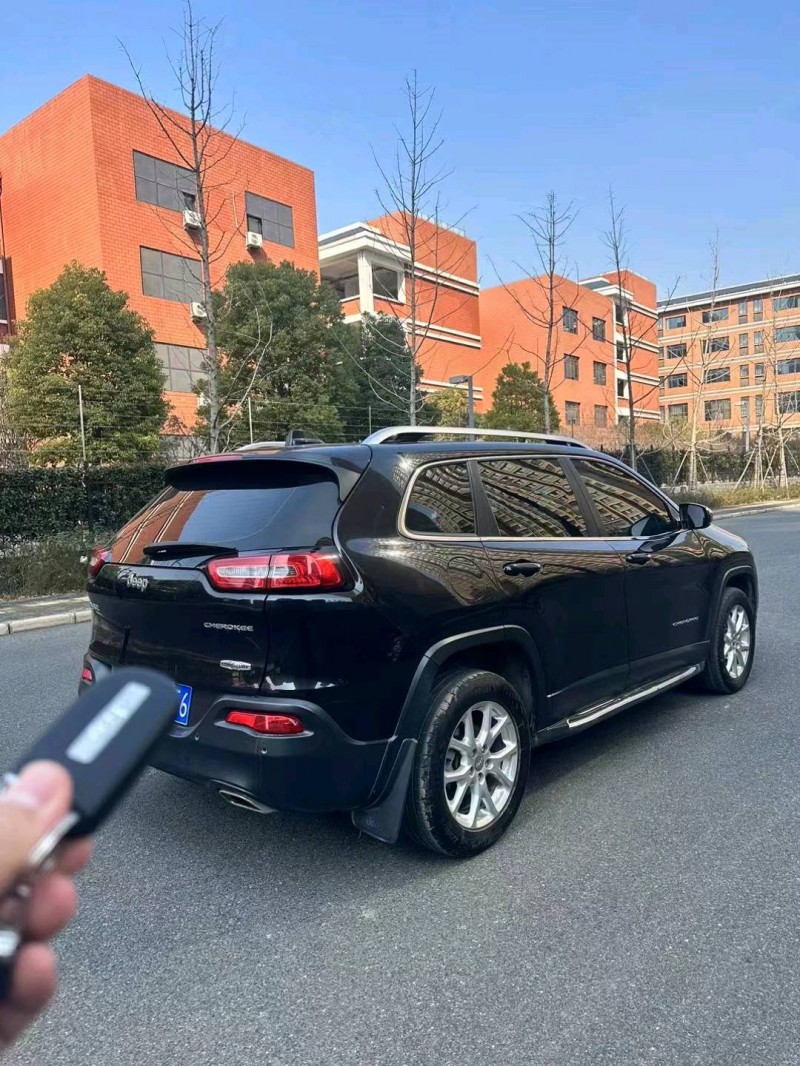 淮南16年Jeep自由光7