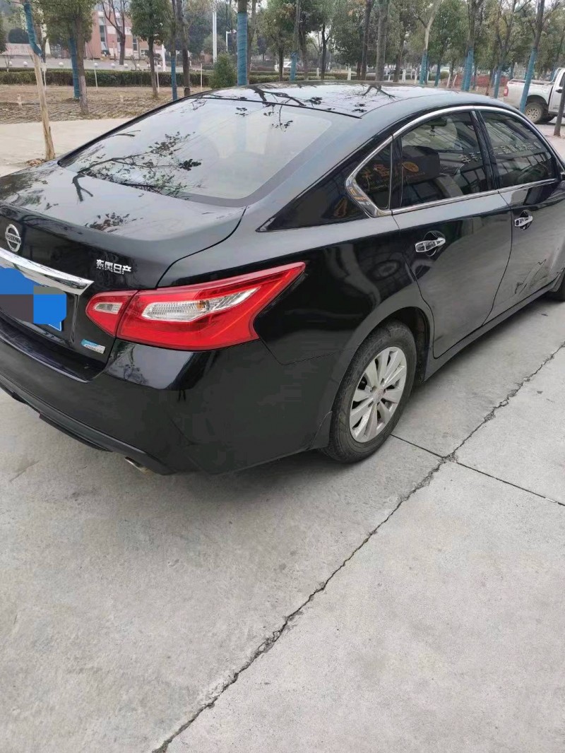 宜昌17年日产天籁3