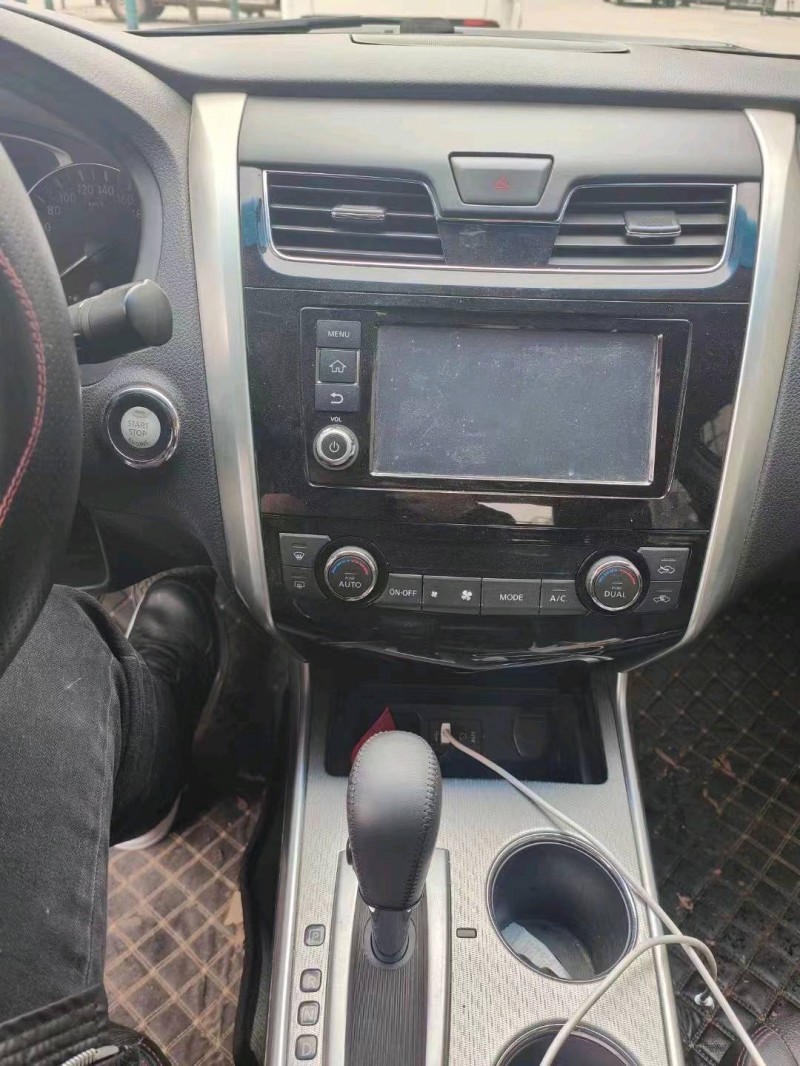 宜昌17年日产天籁7