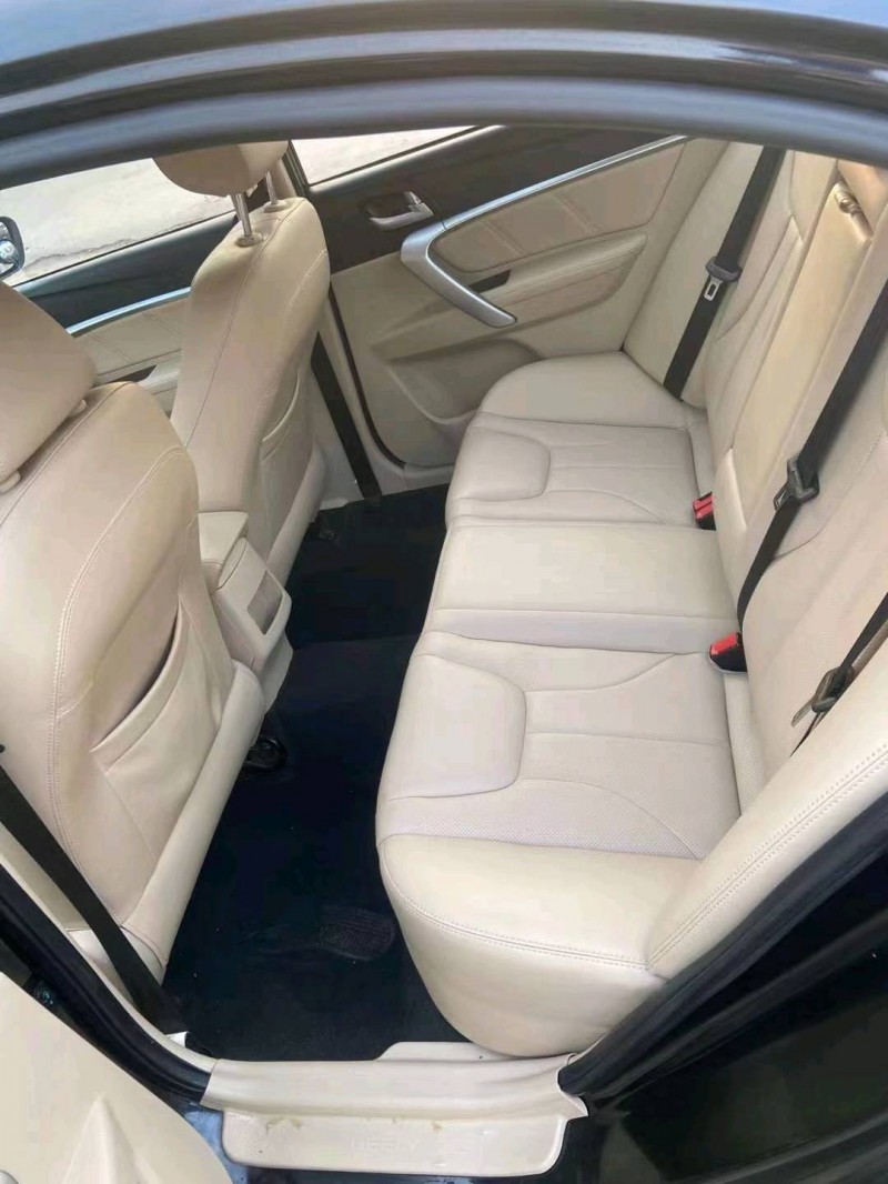 济南17年吉利帝豪4