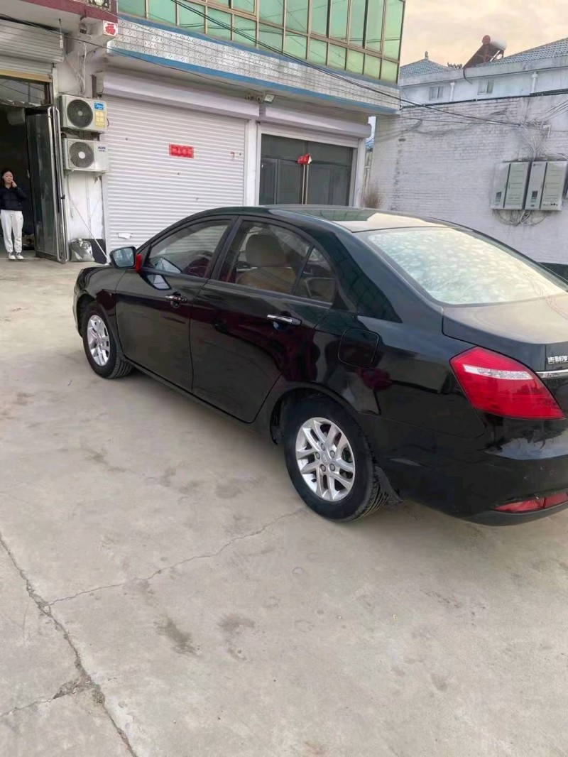 济南17年吉利帝豪8