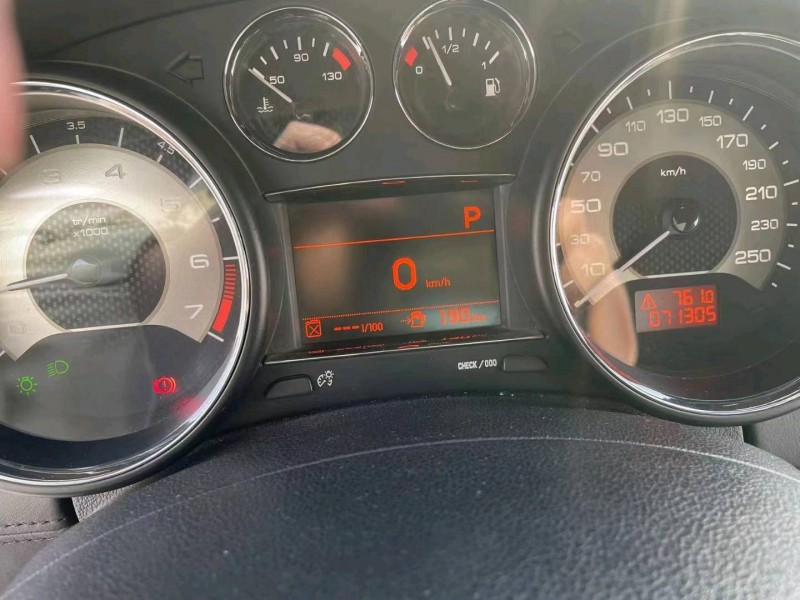 青岛14年标致RCZ4