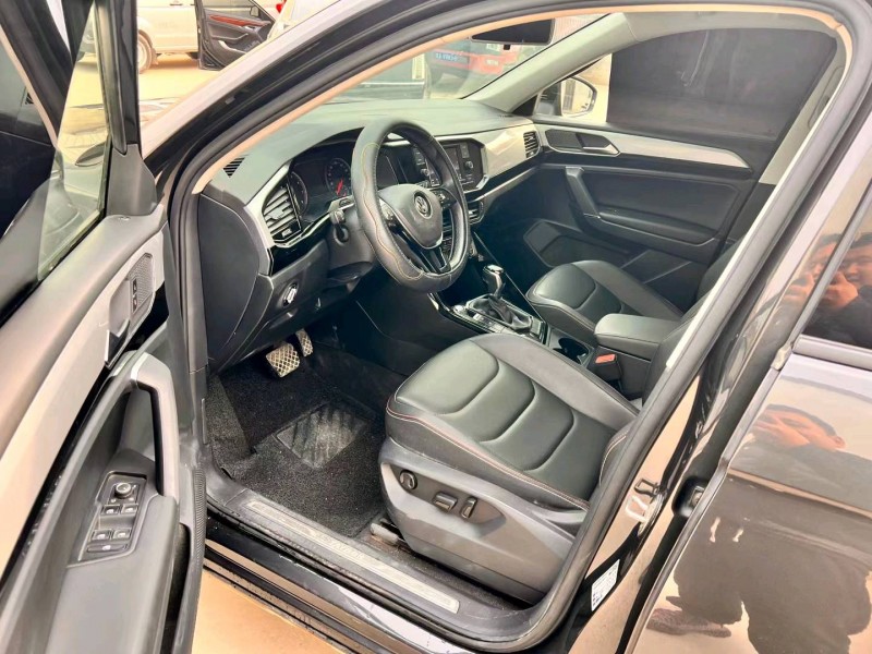 保定19年大众途岳8