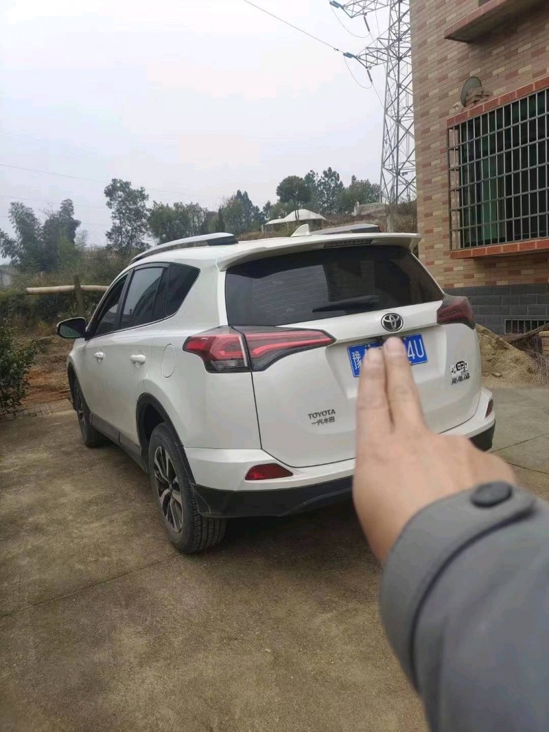 衡陽18年豐田RAV45