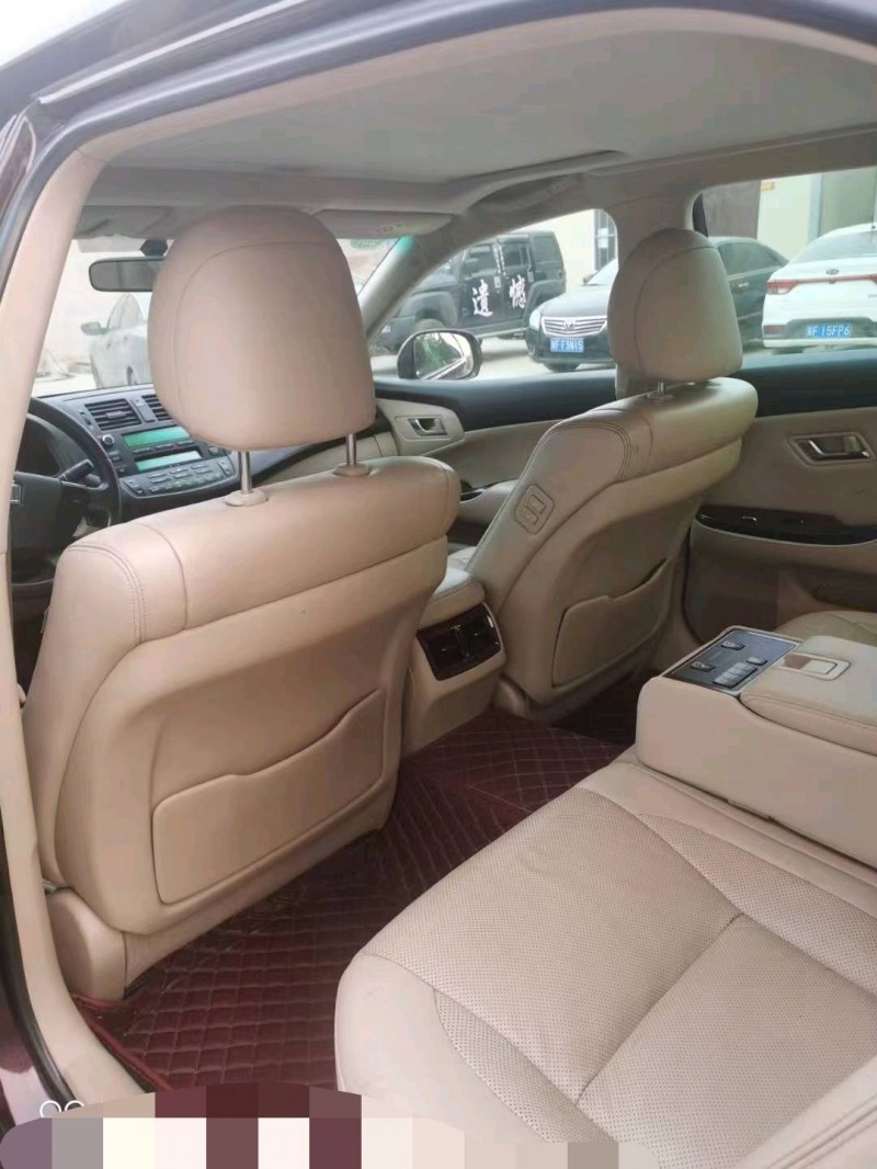 保定11年丰田皇冠8