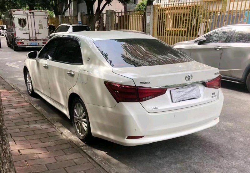 贵阳17年丰田皇冠4