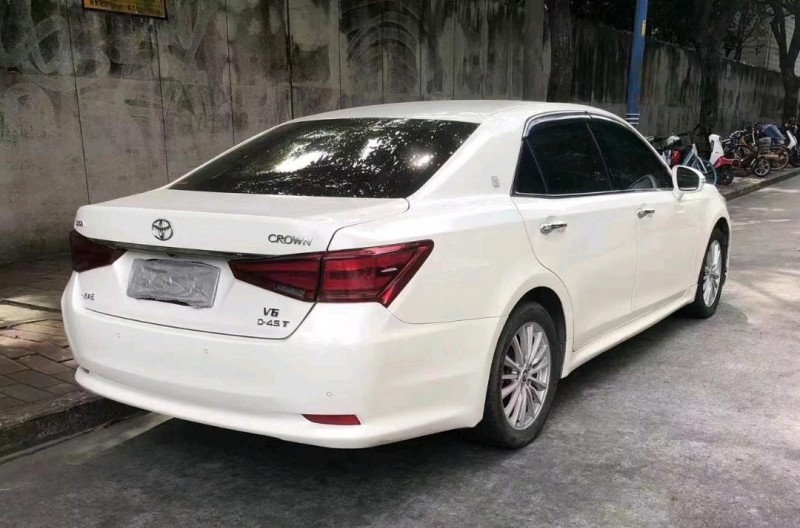 贵阳17年丰田皇冠5